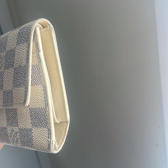 Authentic Louis Vuitton International Wallet Damier Azur - Picture 8 of 9